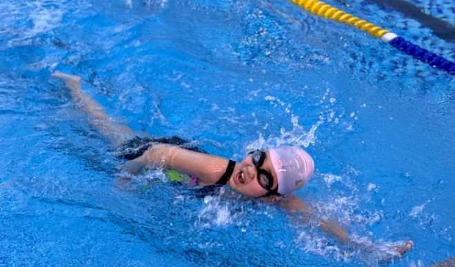 九游官网入口：感知山东 2025齐河县“乐动·创星杯”青少年游泳选拔赛激情开赛(图2)