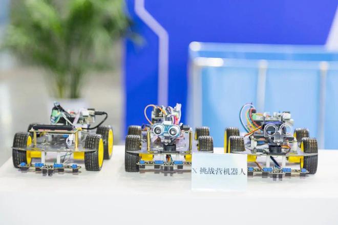 水下机器人、履带式机械车、水下对讲机 哈工程成果亮相全国“高博会”(图8)