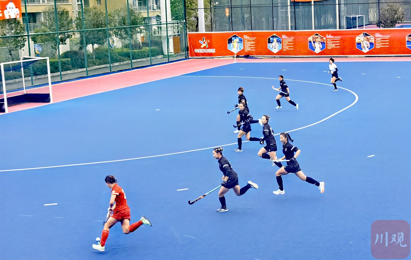 九游体育：曲棍球青年女将达州比武 江苏夺冠达州跻身前八(图1)