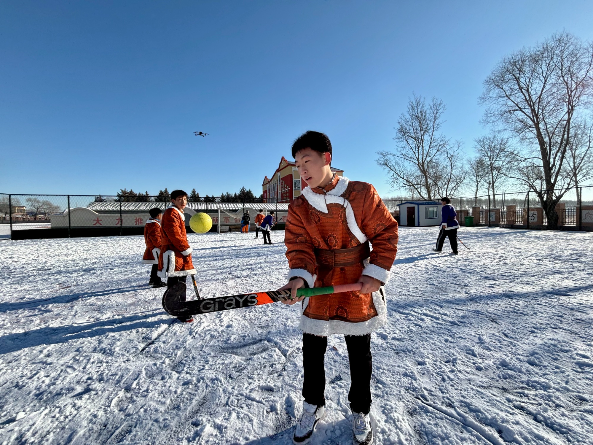 九游app:雪地曲棍球燃情莫力达瓦(图2)