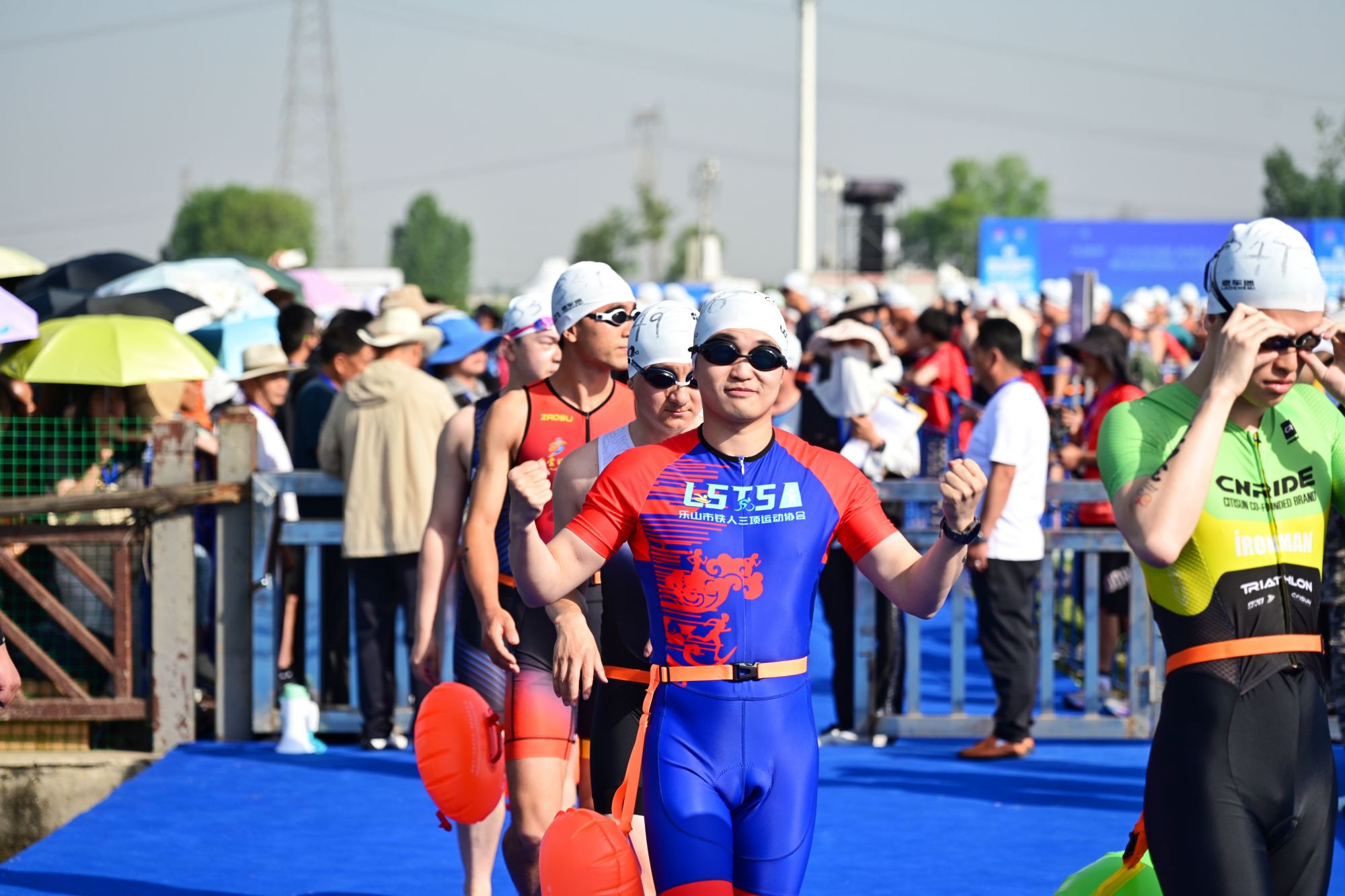 迎世运 办铁三 燃金堂|866名健儿齐聚金堂“东锦杯”2025中国・成渝双城铁人三项公开赛燃情开赛(图3)