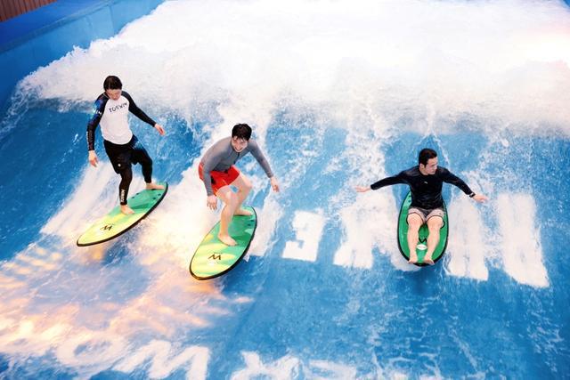 九游体育：当城市跃入深蓝：洛克公园水世界开启都市海洋运动新图景(图4)