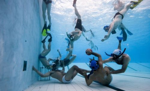 九游体育：盘点世界各地千奇百怪的水下活动(图1)