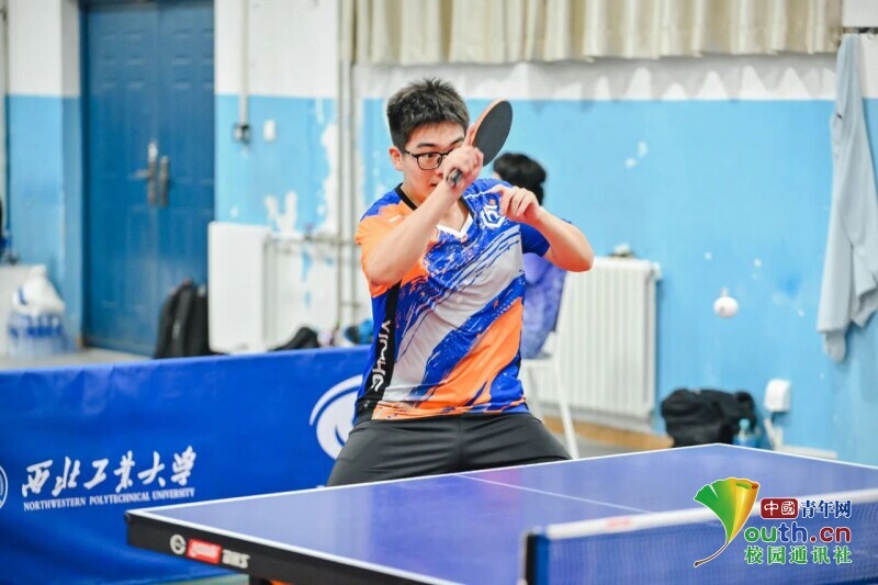 九游官网入口：滑翔伞+航模助阵！西北工业大学第59届运动会炫酷开幕(图10)