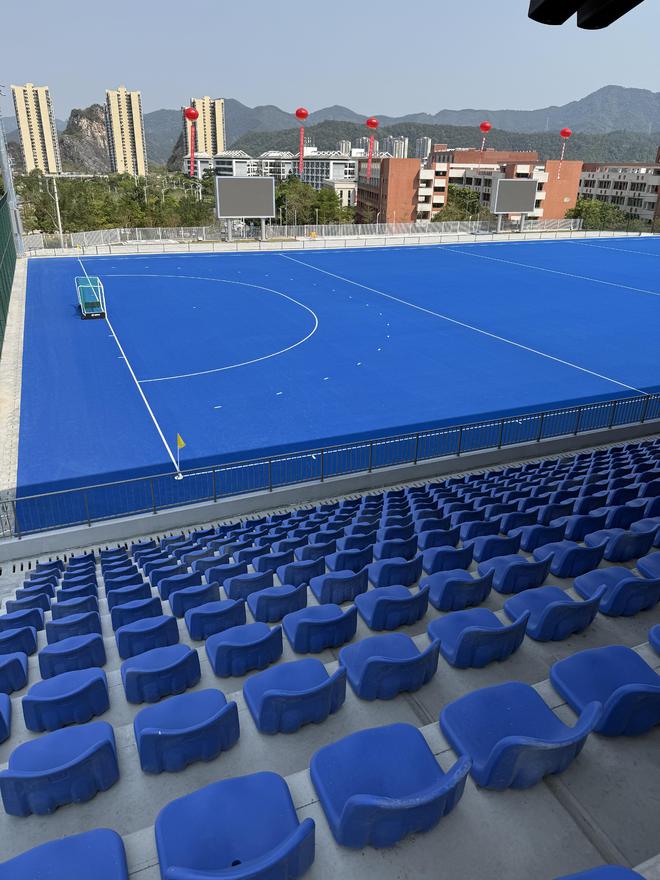 九游官网入口：让人眼前一亮的云浮市曲棍球场跟着记者来打卡→(图1)