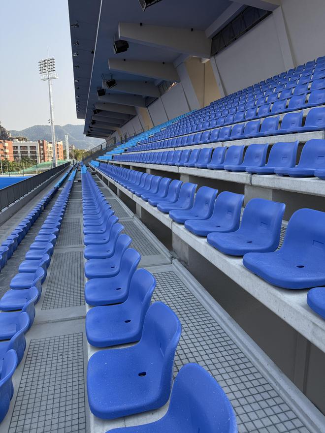 九游官网入口：让人眼前一亮的云浮市曲棍球场跟着记者来打卡→(图2)