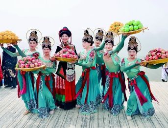 新疆在绿水青山间书写文旅融合发展的生动答卷：饱览山川美 领略人文情(图1)