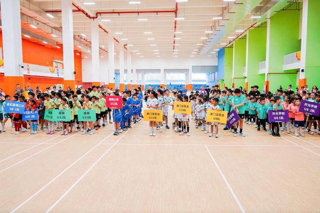 九游app：以球会友 2025第二届雄狮杯粤澳青少年软式曲棍球比赛圆满落幕(图1)