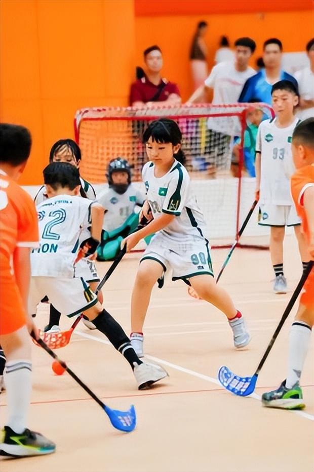 九游app：以球会友 2025第二届雄狮杯粤澳青少年软式曲棍球比赛圆满落幕(图5)