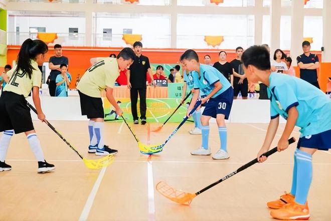 九游app：以球会友 2025第二届雄狮杯粤澳青少年软式曲棍球比赛圆满落幕(图8)