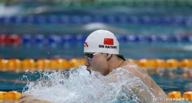 2025年全国春季游泳锦标赛激战正酣：覃海洋夺金 多项纪录刷新(图1)