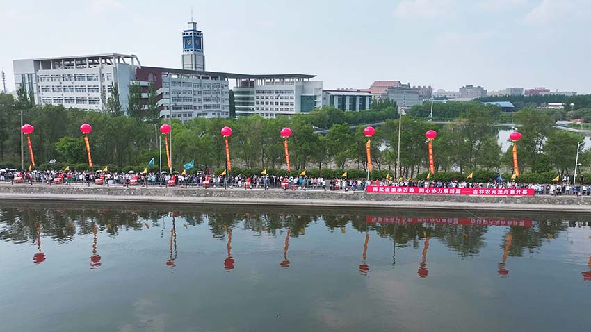 人民视频 吉林农业大学举办首届蓝湖龙舟赛(图3)