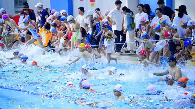 九游体育：两岸小将泳池竞逐！第八届海峡两岸少年游泳联谊赛燃情厦门(图2)
