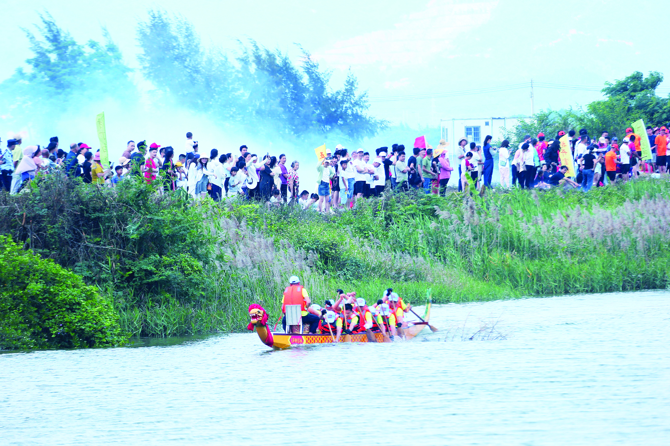 影像│桨影翻飞 龙舟竞速(图2)