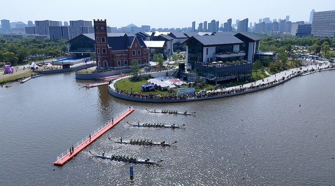 龙舟竞渡飞桨逐浪！今天这里太燃了！(图1)