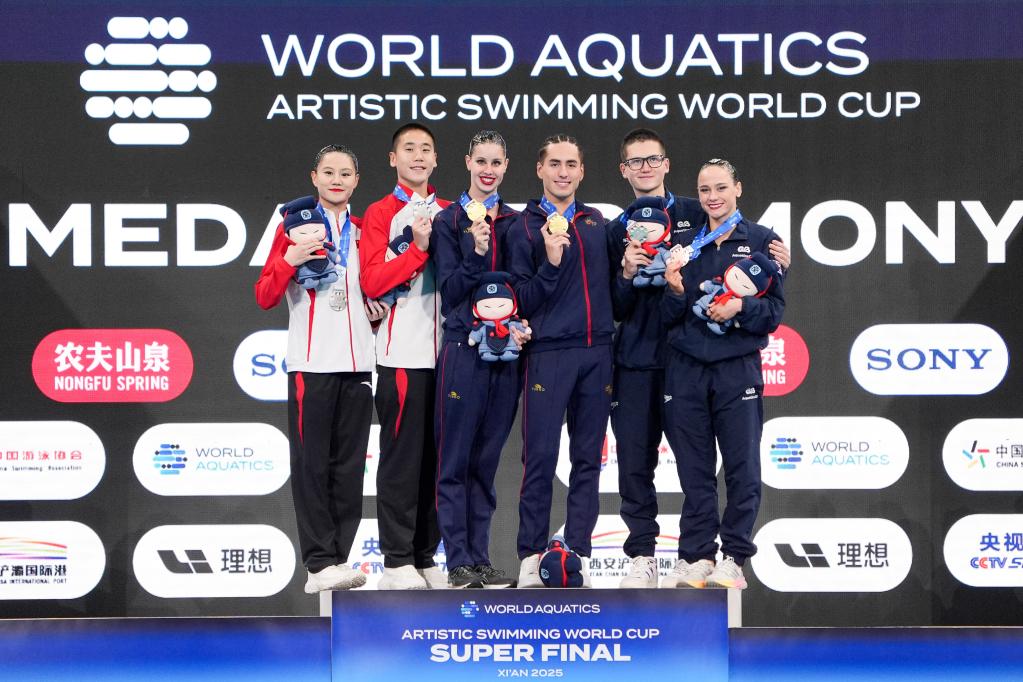 湖南花游姐妹花绽放西安 奥运冠军张雅怡再夺金刘津含摘银(图2)