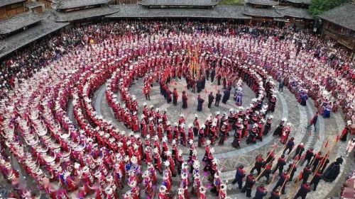 九游体育：中国反内卷第一大省：不搞钱只搞笑(图5)