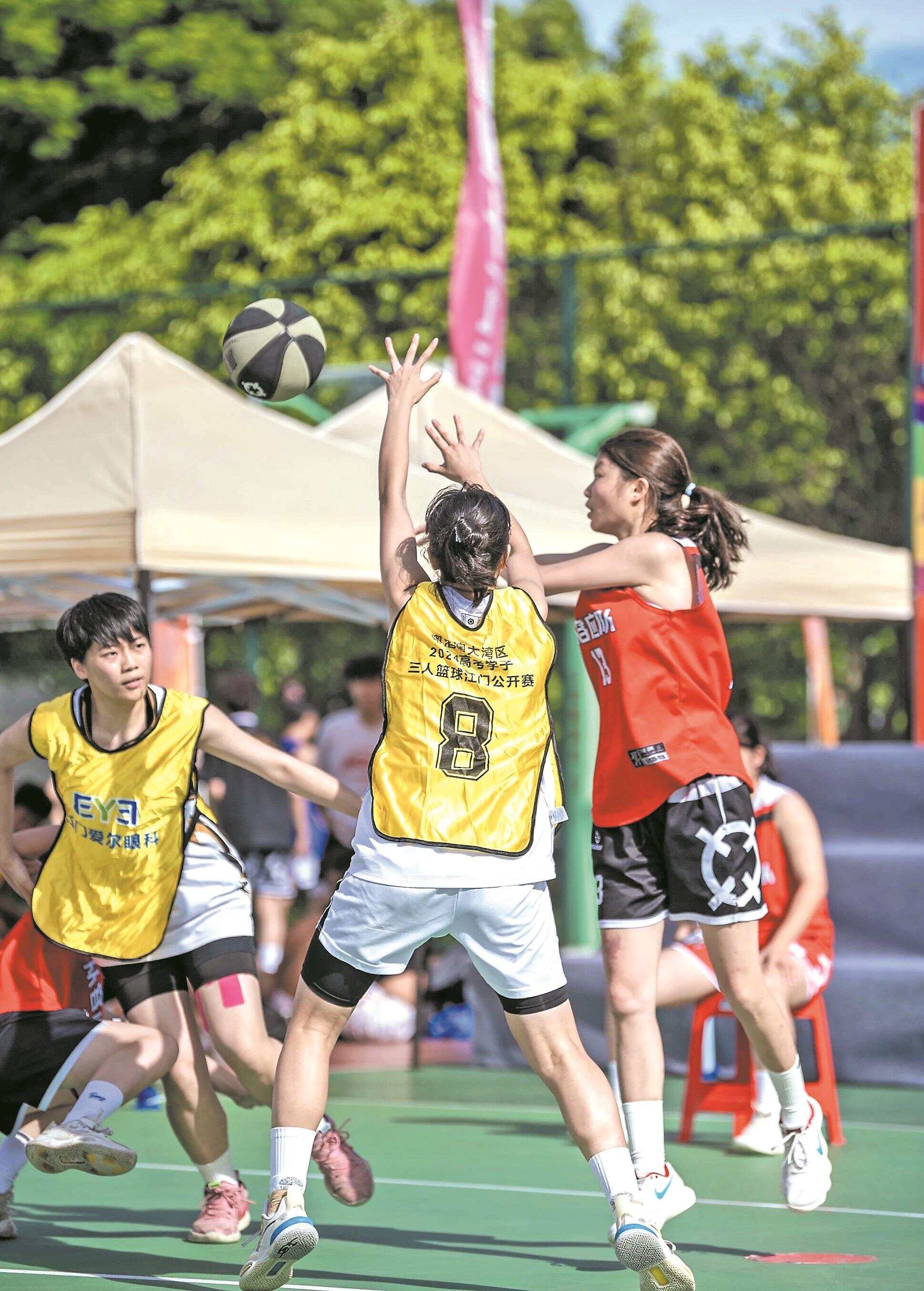 九游体育：广东多地全方位多形式宣传十五运会——全运氛围拉满 “热”迎体育盛会(图3)