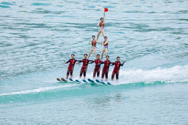 逐浪乌江 2025中国（彭水）国际动力冲浪板公开赛启幕(图1)