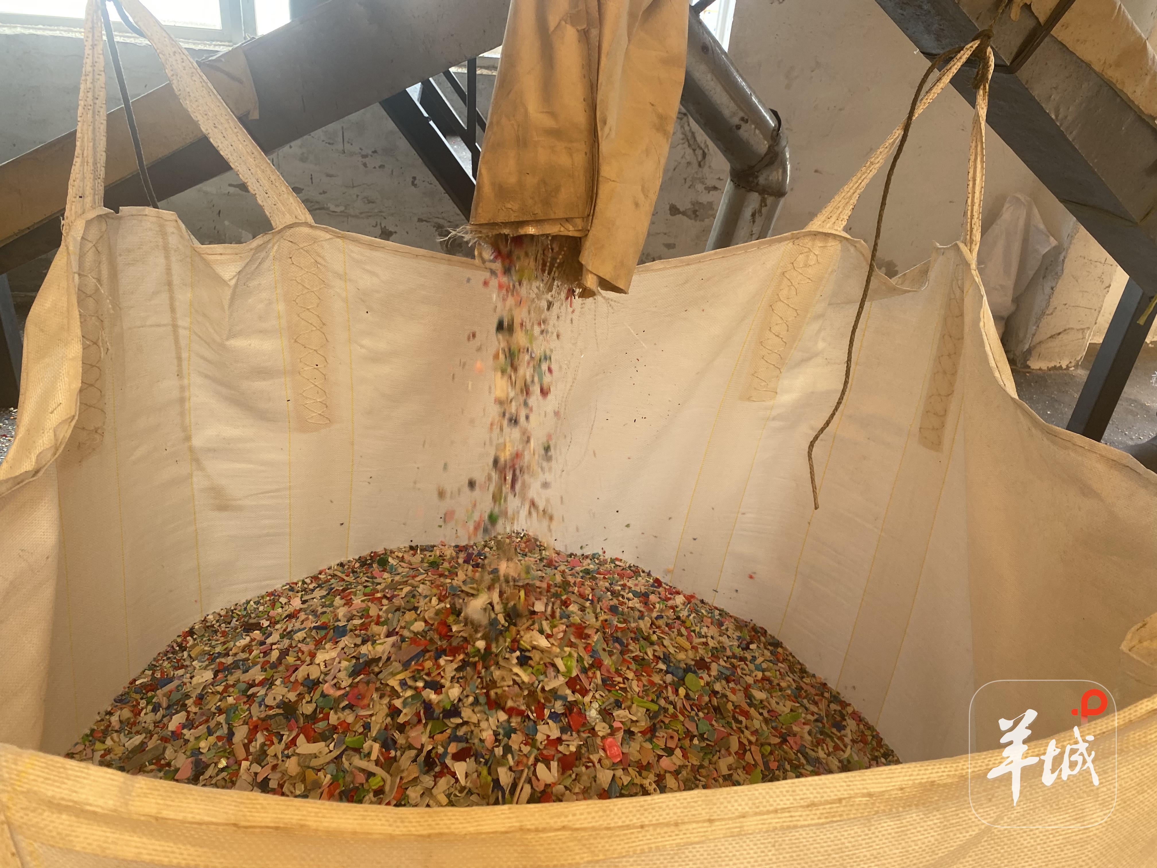 九游官网入口：上岸了！海洋垃圾“重生”变身全运吉祥物｜美丽全运(图2)