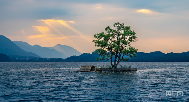 九游官网入口:沿着纬度听中国|庐山西海:山水间的岁月情长(图5)
