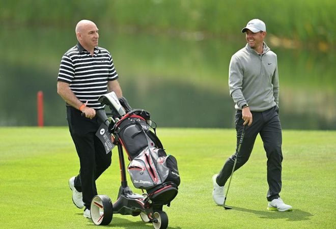 爱尔兰曲棍球星假装患癌骗财用iPhone充电线扮插喉管相片曝光。(图3)