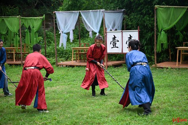 九游官网入口：非遗步打球将以展演形式亮相成都世运会带来球衣、球杆等展品超10种(图4)