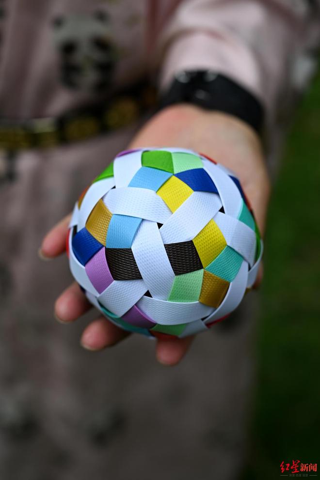 九游官网入口：非遗步打球将以展演形式亮相成都世运会带来球衣、球杆等展品超10种(图5)