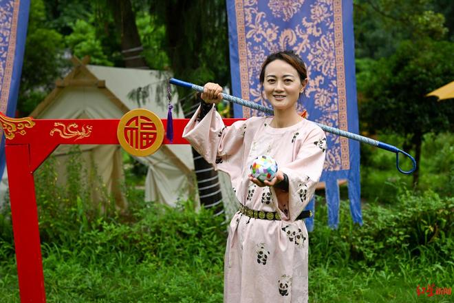 九游官网入口：非遗步打球将以展演形式亮相成都世运会带来球衣、球杆等展品超10种(图1)