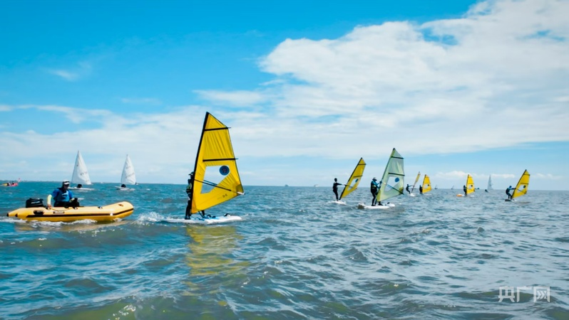 九游官网入口：消费新观察丨水上运动点燃夏日消费活力(图3)