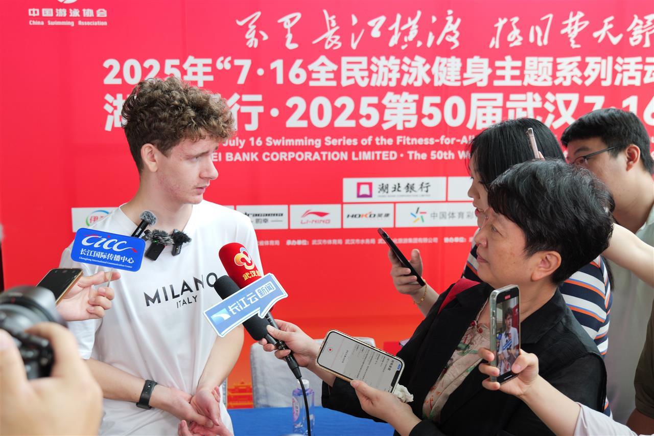 第50届武汉渡江节国际选手来了英国“泳士”六度征战渡江节(图3)