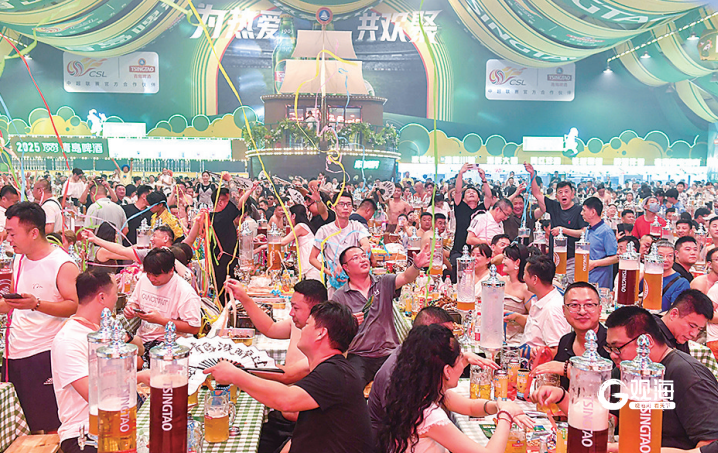 啤酒节首个周末:“很好看很热闹”体育赛事激情澎湃美食手造琳琅满目(图1)