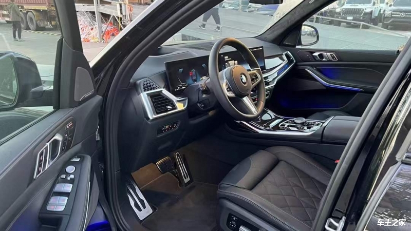 九游官网入口：2023款加版宝马X7特价爆促 110万送豪礼 可分期(图2)