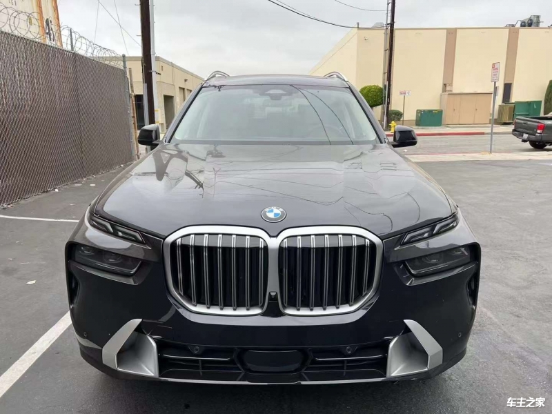 九游官网入口：2023款加版宝马X7特价爆促 110万送豪礼 可分期(图3)