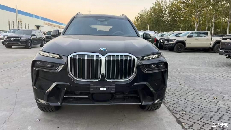 九游官网入口：2023款加版宝马X7特价爆促 110万送豪礼 可分期(图4)