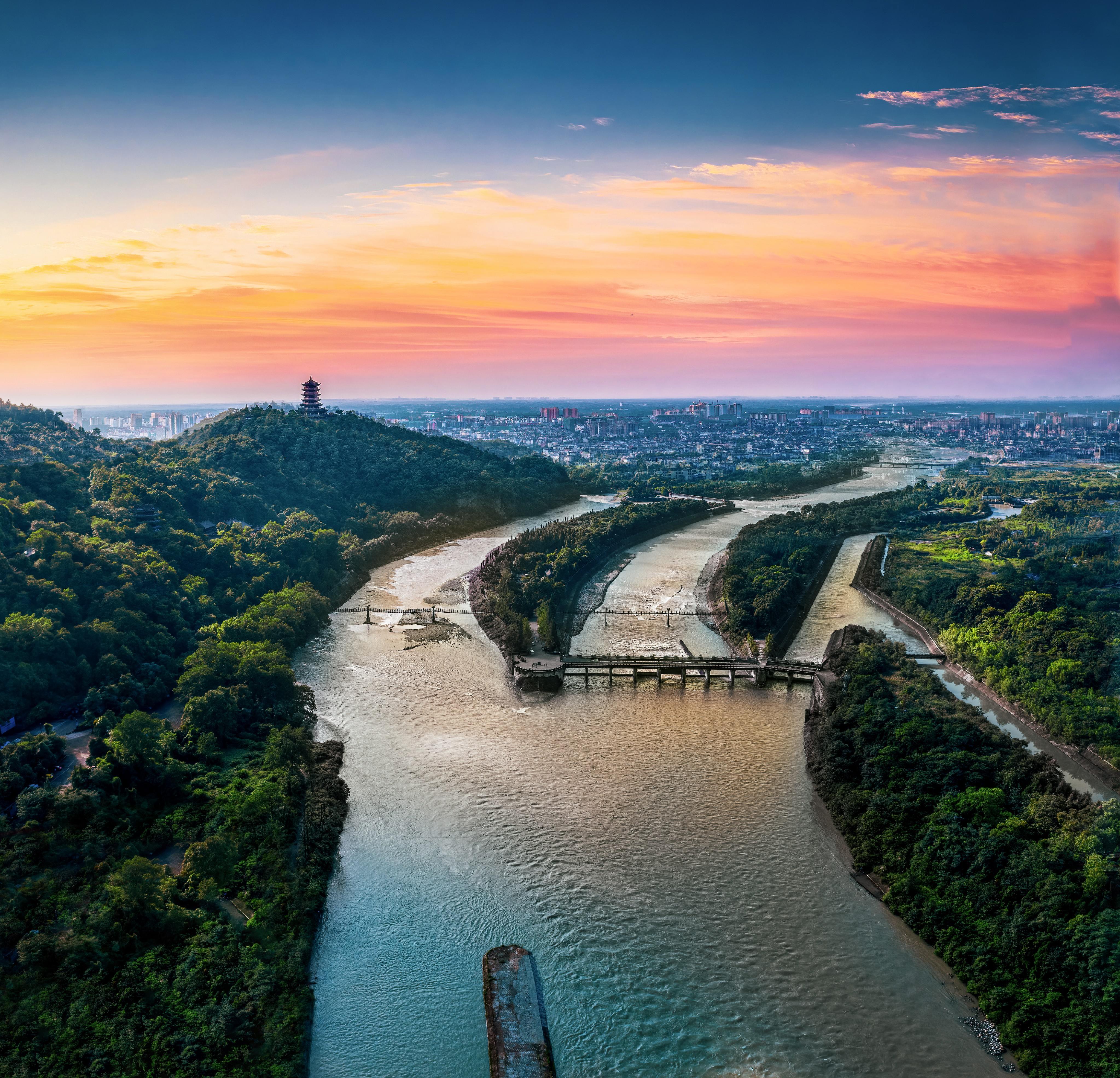 九游体育：“艺”起迎世运・万千气象新主题摄影展启幕 镜头下的都江堰邀您共赏(图3)