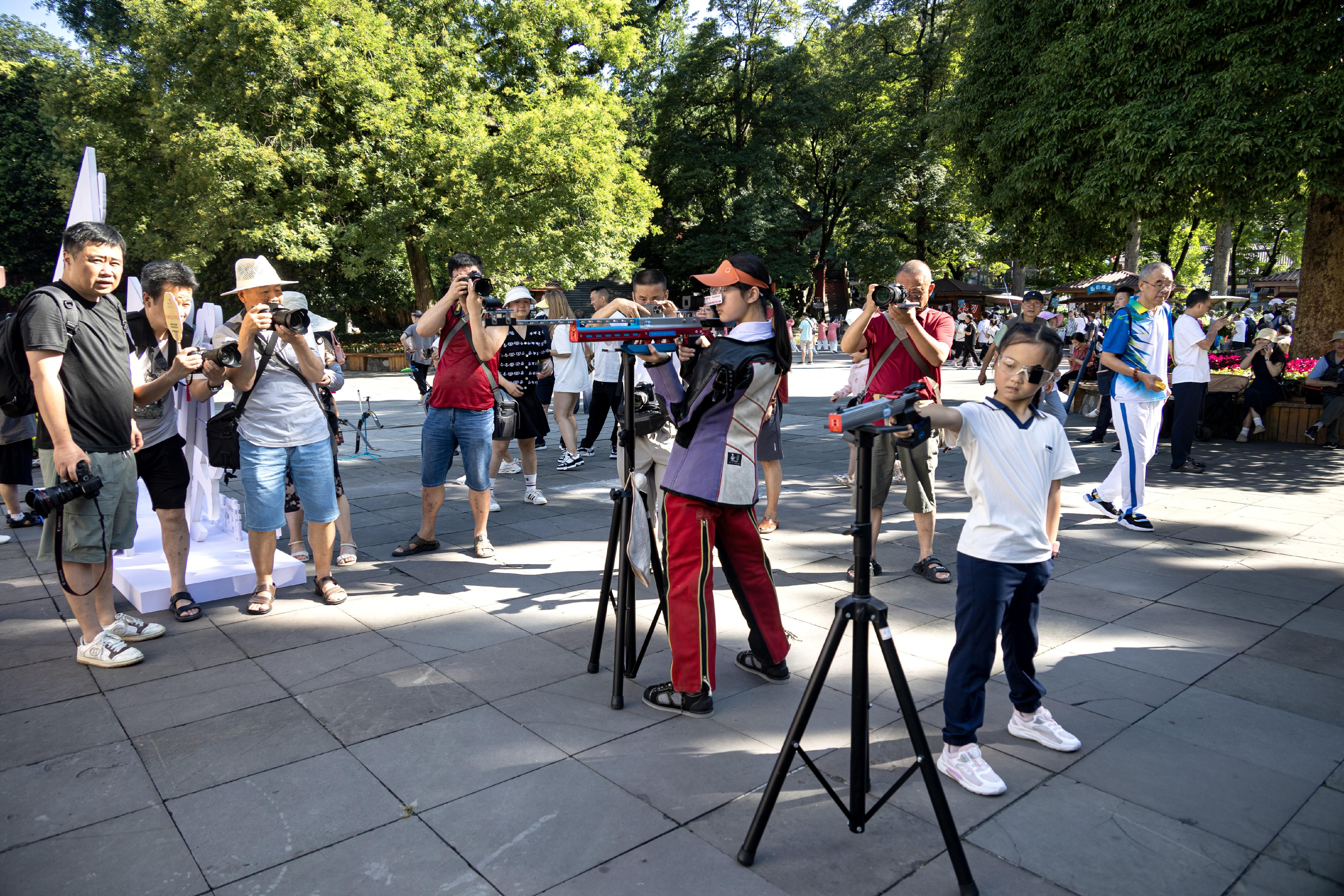九游体育：“艺”起迎世运・万千气象新主题摄影展启幕 镜头下的都江堰邀您共赏(图5)