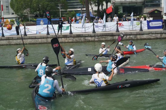 九游app:近200名青少年逐浪美兰湖全国青少年皮艇球锦标赛在沪落幕(图3)