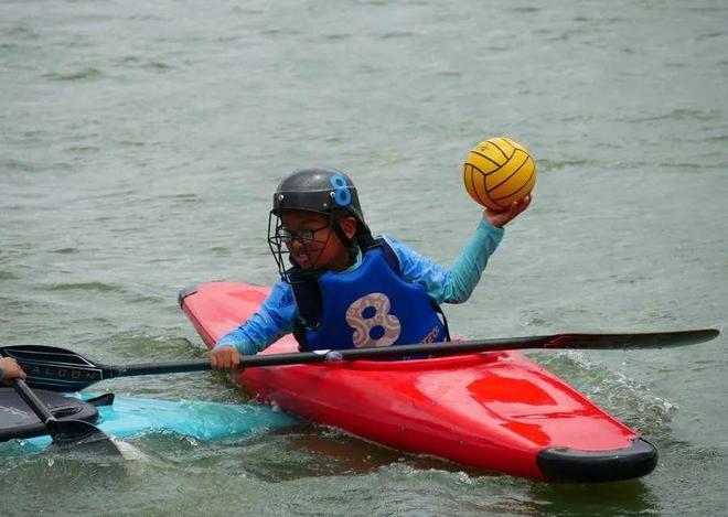 近200名青少年水上竞技2025年全国青少年皮艇球锦标赛在宝山美兰湖举行(图3)