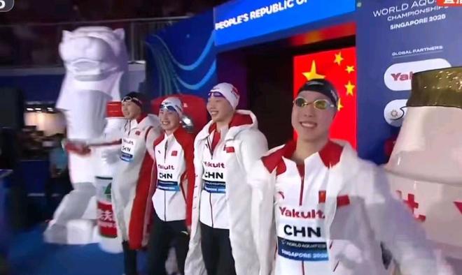 九游官网入口：游泳世锦赛女子4×100米混合泳接力决赛中国队3分54秒77获得铜牌(图1)