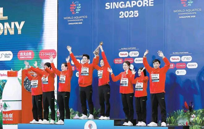 九游官网入口：游泳世锦赛女子4×100米混合泳接力决赛中国队3分54秒77获得铜牌(图6)