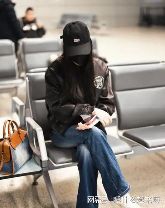 44岁柳岩回湖南怀化老家探亲柳岩哥哥罕见露面祖宅典雅温馨！(图1)