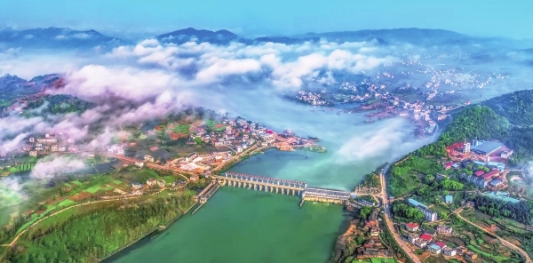 九游官网入口：湖南邵阳县：天子湖上好冲浪(图1)