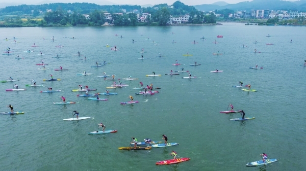九游官网入口：湖南邵阳县：天子湖上好冲浪(图7)