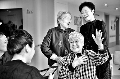 九游官网入口：打开消费账本看银发经济含“金”量(图1)