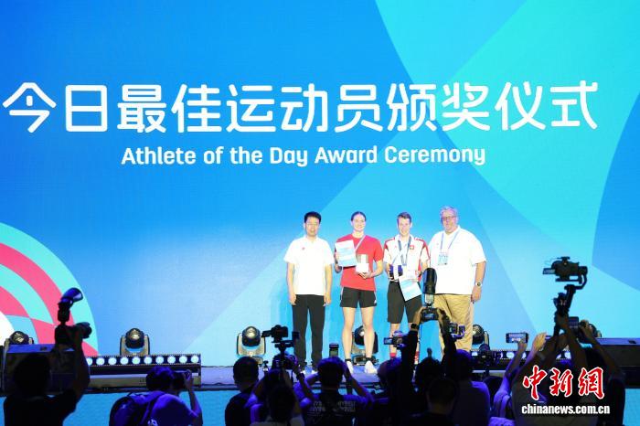 成都世运会）国际友人体验四川非遗 欢声笑语中感受巴蜀烟火(图2)