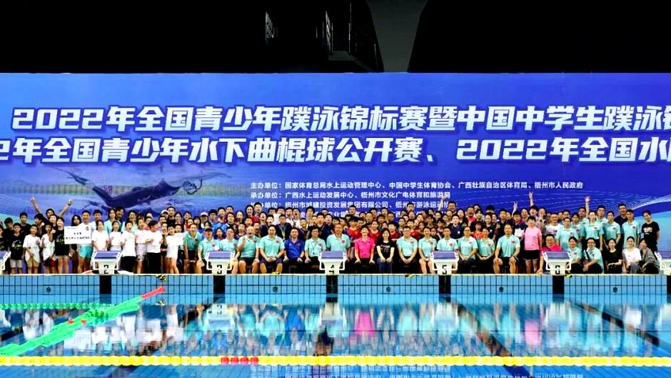 九游app：游泳技能提升：上海千名青少年水中争霸赛盛况回顾(图1)