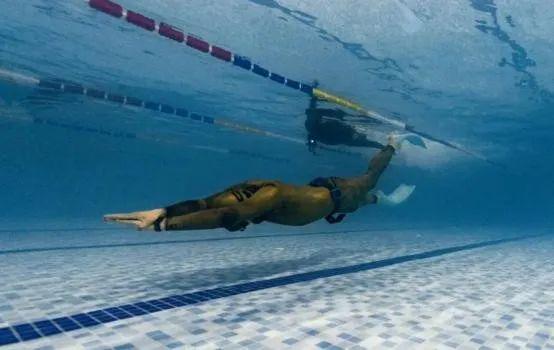 潜入水下世界！揭秘“水下飞行”真相(图3)