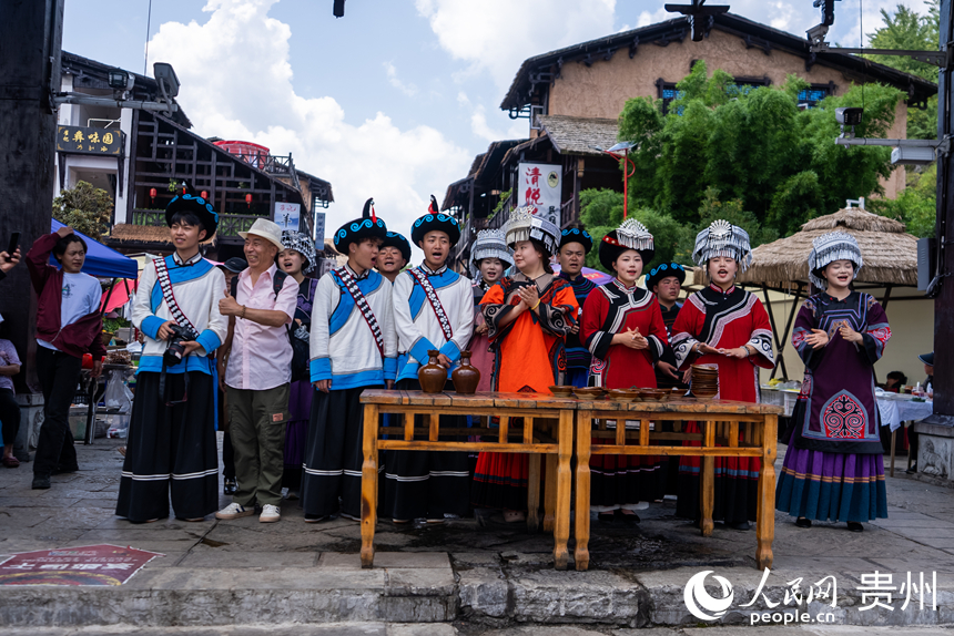 九游app：行进中国｜在清凉山水中“慢旅居”(图2)