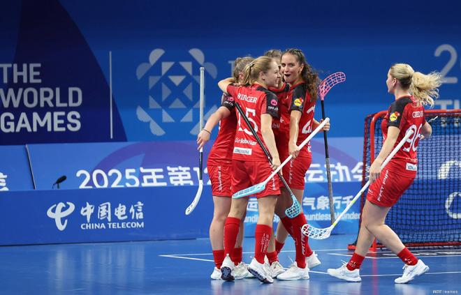 成都世运会女子软式曲棍球铜牌战瑞士险胜捷克4比3收获季军(图1)